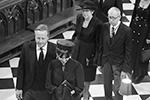 Бывший премьер-министр Великобритании Дэвид Кэмерон и его жена Саманата, а также экс-премьер Тереза Мэй и ее муж Филип&#160;(фото: Dominic Lipinski/AP/ТАСС)
