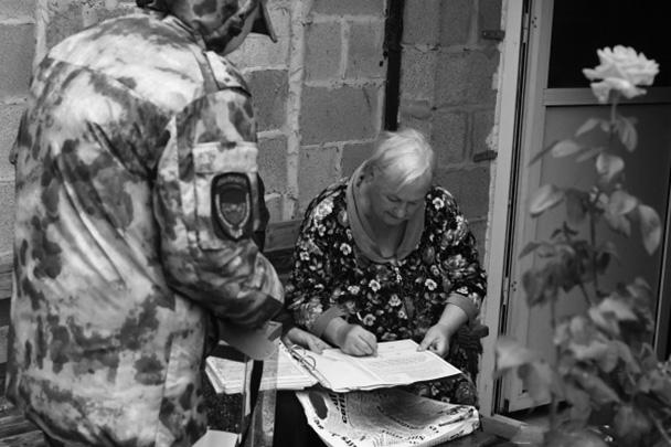 Многие жители Донецка воспользовались возможностью поучаствовать в референдуме прямо из дома