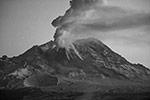 Шивелуч – один из наиболее крупных вулканов Камчатки, стал чрезвычайно активным. Это говорит о подготовке к мощному извержению, уверены вулканологи и сейсмологи. Ученые рекомендуют не приближаться к вулкану на расстояние ближе 15 километров&#160;(фото: Камчатский филиал ФГБУН ФИЦ ЕГС РАН/ТАСС)