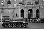 Открыла военный парад в Волгограде колонна техники времен Великой Отечественной войны – советские танки Т-34&#160;(фото: Павел Бедняков/РИА Новости)