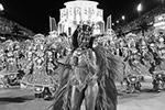 До субботы по улицам второго по величине города Бразилии до утра будут проходить шумные и нарядные шествия с живой музыкой, танцами и песнями&#160;(фото: Silvia Izquierdo/AP/ТАСС)