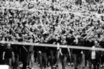 В результате фанаты «Наполи» напали на немецких болельщиков, начались беспорядки&#160;(фото: Global Look Press)