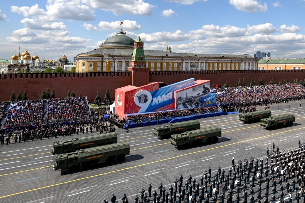 Оперативно-тактические ракетные комплексы (ОТРК) «Искандер-М» во время парада