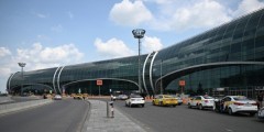 240 тысяч квадратных метров — такова площадь нового сегмента аэропорта Домодедово, только что введенного в эксплуатацию. Терминал Т2 должен стать крупнейшим в Европе пассажирским терминалом под одной крышей, обслуживание рейсов должно начаться 11 июля.