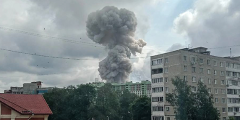 Утром 9 августа на складе пиротехники на Загорском оптико-механическом заводе в Сергиевом Посаде произошел взрыв. На территории завода полностью уничтожен швейный цех и сам ангар. Также произошли возгорания на общей площади 400 кв. м.