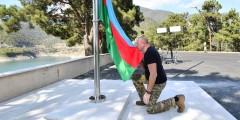 Ильхам Алиев поднял государственный флаг Азербайджана на территории Сарсангского водохранилища