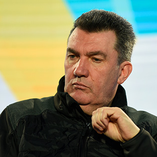 Зеленский уволил нациста и хама