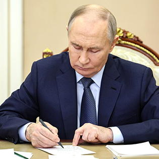 Зачем России перемирие на юбилей Победы