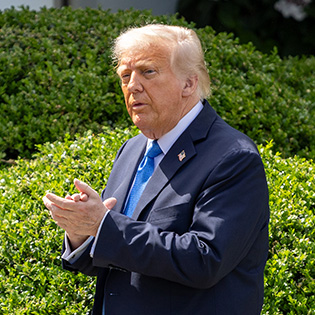 Трамп верит в непобедимость России