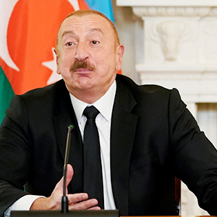 Азербайджан обвинил русских в оккупации столетней давности