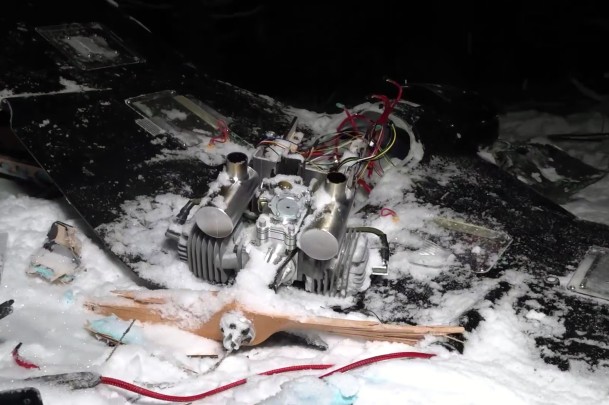 По данным министерства, боевая часть продемонстрированного дрона имеет фугасный заряд весом шесть килограммов, она начинена множеством поражающих элементов