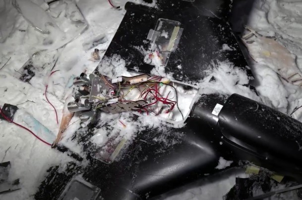 Так как расчету ПВО удалось попасть в хвостовую часть БПЛА, сам аппарат остался целым, боевая часть не разорвалась