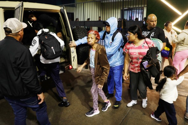 Как ожидается в 19.00 мск президент США Дональд Трамп выступит с пресс-конференцией, посвященной атаке на Венесуэлу. Ранее в своих соцсетях он заявил об успешной проведенной операции и захвате Мадуро