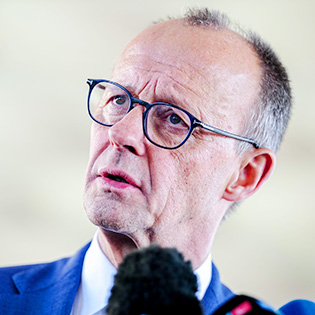 От атаки Трампа выиграла власть Германии