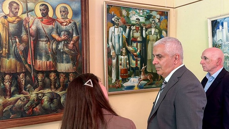 Марат Камболов в историко-краеведческом музее в Ленингоре. Фото: rsogov.org Фото: Юрий Васильев/ВЗГЛЯД
