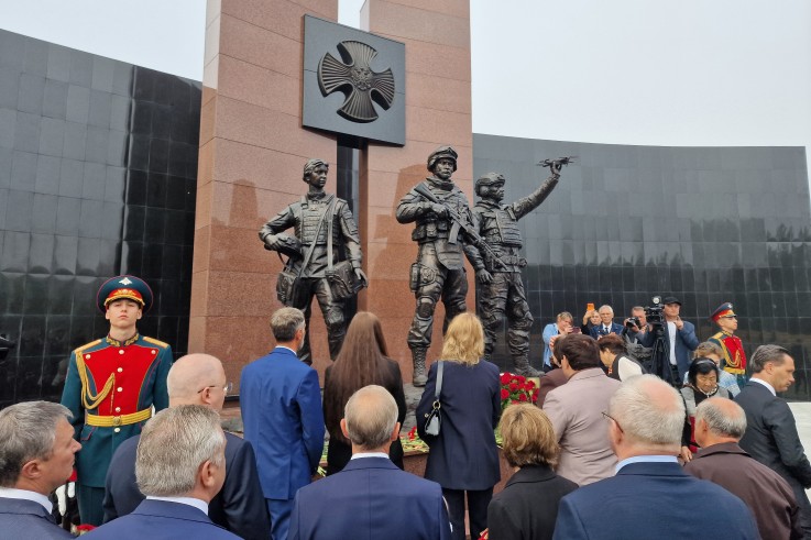 Монумент героям СВО, первая очередь. Официальное открытие. Фото: Юрий Васильев/ВЗГЛЯД