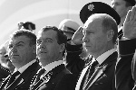 Президент России принял участие в параде, посвященном 64-й годовщине Победы в Великой Отечественной войне&#160;(фото: Дмитрий Коротаев/ВЗГЛЯД)