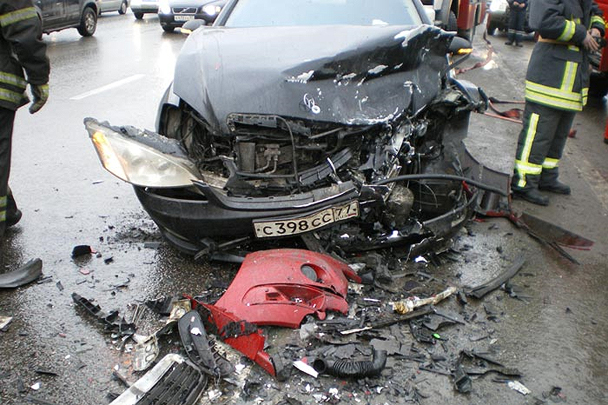 По версии следствия, причиной ДТП стал занос автомобиля Citroen, который и врезался в автомобиль ЛУКОЙЛа