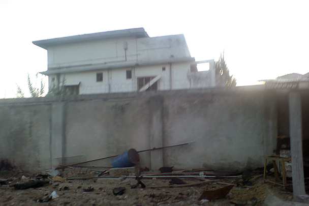 Вид дома в городе Абботтабад, где укрывался «террорист номер один» Усама бен Ладен. Кадры сделаны после уничтожения лидера «Аль-Каиды»