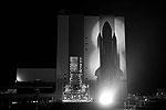 Atlantis должен вернуться на Землю через 12 суток после старта. С его приземлением американская программа шаттлов будет завершена, и Россия останется единственной страной, способной вывести человека в космос