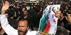 Иран погрузился в глубокий траур по убитому в драке «самому сильному человеку Азии» Рухоллу Дадаши – любимцу публики, выступавшему в поддержку Ахмадинежада