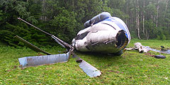 Во вторник в 500 метрах от села Кленовское Нижнесергинского района Свердловской области совершил жесткую посадку вертолет Ми-8. Командир экипажа погиб. Рассматриваются разные версии крушения