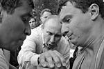 На Селигере премьер встретился с «Русскими богатырями» - активистами клуба по силовым видам спорта&#160;(фото: Reuters)