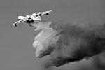 Российский самолет-амфибия Бе-200 во время демонстрационных полетов&#160;(фото: РИА "Новости")
