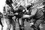 Против некоторых участников акции в Петербурге, нарушавших порядок проведения акции, пришлось применить силу&#160;(фото: ИТАР-ТАСС)