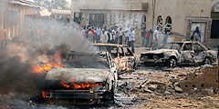 После взрыва в Абуджи произошли теракты у церквей в городе Джос в центре Нигерии и в городе Гадака на севере. Еще два взрыва прогремели у полицейских участков в городе Даматуру на севере страны