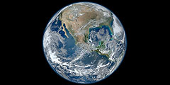 NASA опубликовало ежегодный высококачественный снимок Земли «Синий мрамор 2012». Спутник Suomi NPP, с установленным на нем Устройством отображения видимого инфракрасного спектра (VIIRS), сфотографировал нашу планету 4 января 2012 года. На снимке видны южная часть Северной Америки и Карибский бассейн. Традиция получения этих снимков началась в 1972 году, после получения фотографии Земли с борта космического корабля «Аполлон-17», сделанной на высоте ровно 29 тыс. км