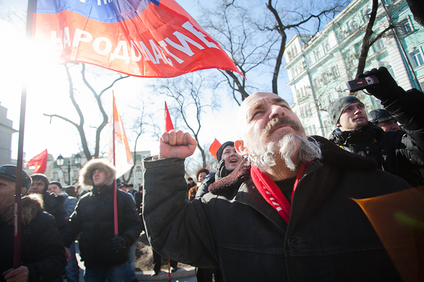 Митинг оппозиции во Владивостоке собрал гораздо меньше участников, чем в Москве, - всего несколько сотен