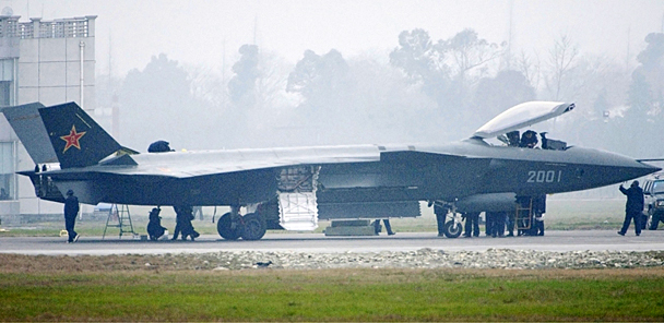 Первый показательный полет боевая машина совершила в январе 2011 года во время визита бывшего министра обороны США Роберта Гейтса в Пекин