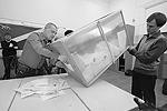 Во Владивостоке уже идет подсчет голосов&#160;(фото: Reuters)