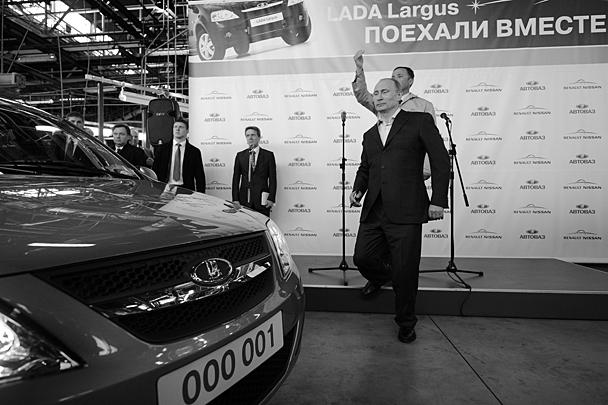 Владимир Путин избежал похвал в адрес самой модели Lada Largus, однако удостоил ими завод в целом. «У «АвтоВАЗа» отличное будущее. Сегодня он занимает 25% рынка в России и, я уверен, сохранит эту планку», – заявил премьер