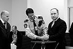 Брейвика доставили в суд на бронированном автомобиле и закованным в наручники&#160;(фото: ИТАР-ТАСС)