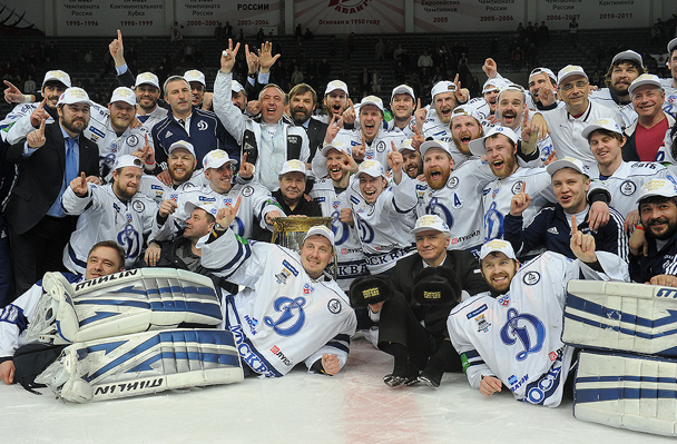 Хоккеисты московского «Динамо» впервые с 2005 года стали чемпионами России и впервые же взяли Кубок Гагарина, переиграв в драматичной финальной серии омский «Авангард»