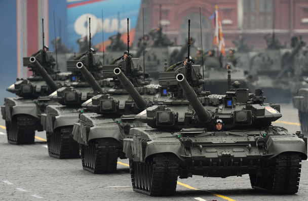 По брусчатки Красной площади прошли танки Т-90