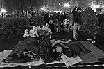 Ночевали жители оппозиционного лагеря на Чистых прудах под открытым небом&#160;(фото: ИТАР-ТАСС)