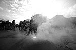 Во время так называемого «Марша миллионов» из толпы в ОМОН летели файеры&#160;(фото: ИТАР-ТАСС)
