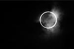 Солнечное затмение происходит, когда естественный спутник Земли в своем движении проходит на фоне диска Солнца&#160;(фото: Reuters)