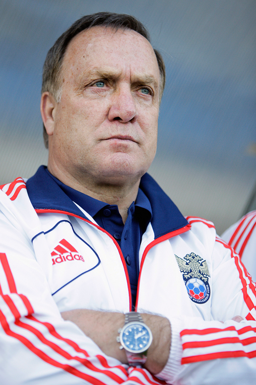 Главный тренер российской команды Дик Адвокат вывел сборную на Евро-2012, но новый контракт ему не предложили