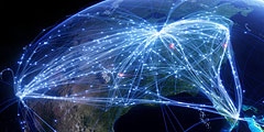 В сети появились изображения транспортных потоков в США, созданные с применением компьютерной графики. С высоты птичьего полета они показывают основные направления передвижений в Северной Америке, главные схемы коммуникации, транспорта и инфраструктуры. Например, на этом изображении показаны маршруты перевозки усопших 