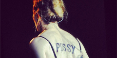 В конце исполнения первой песни Мадонна сняла с себя кофту, осталась в бюстгальтере, повернулась спиной к залу, и каждый смог увидеть, что на ее спине было написано чем-то черным «Pussy Riot»