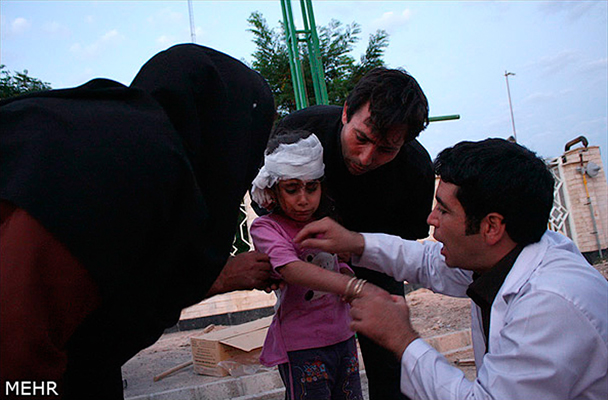 Первое и наиболее разрушительное землетрясение обрушилось на жителей иранских деревень недалеко от города Тебриз – магнитуда составила 6,3 балла. Вторая серия толчков у города Анхар была еще сильнее – 6,4