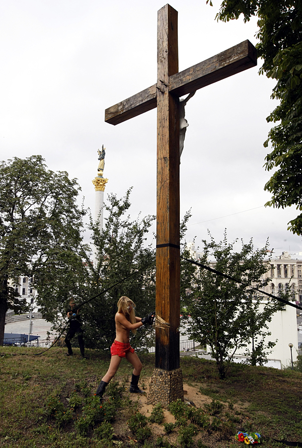 Украинские сторонницы и последовательницы Pussy Riot в богохульстве зашли, пожалуй, дальше, чем их образцы для подражания
