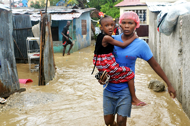 Больше других пострадала южная часть Гаити, где ураган разрушил почти 1400 домов, почти шесть тысяч человек были размещены во временных убежищах