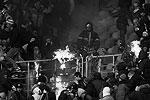 На трибуны приходилось выходить пожарным, чтобы ликвидировать последствия хулиганских выходок болельщиков&#160;(фото: РИА "Новости")