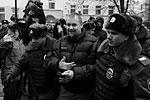 Возле суда сотрудники правоохранительных органов задержали лидера объединения «Русские» Дмитрия Демушкина. Националистические движения выражали громкий протест по поводу приговора&#160;(фото: ИТАР-ТАСС)