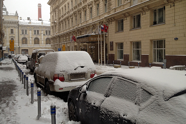 Из-за осложнившихся погодных условий многие автовладельцы не смогли воспользоваться своим транспортом